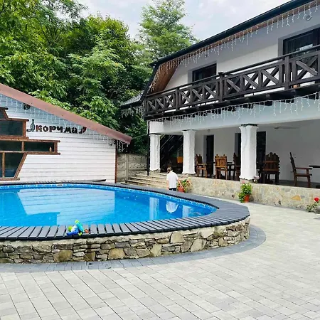 Gostynets Guest house 3*